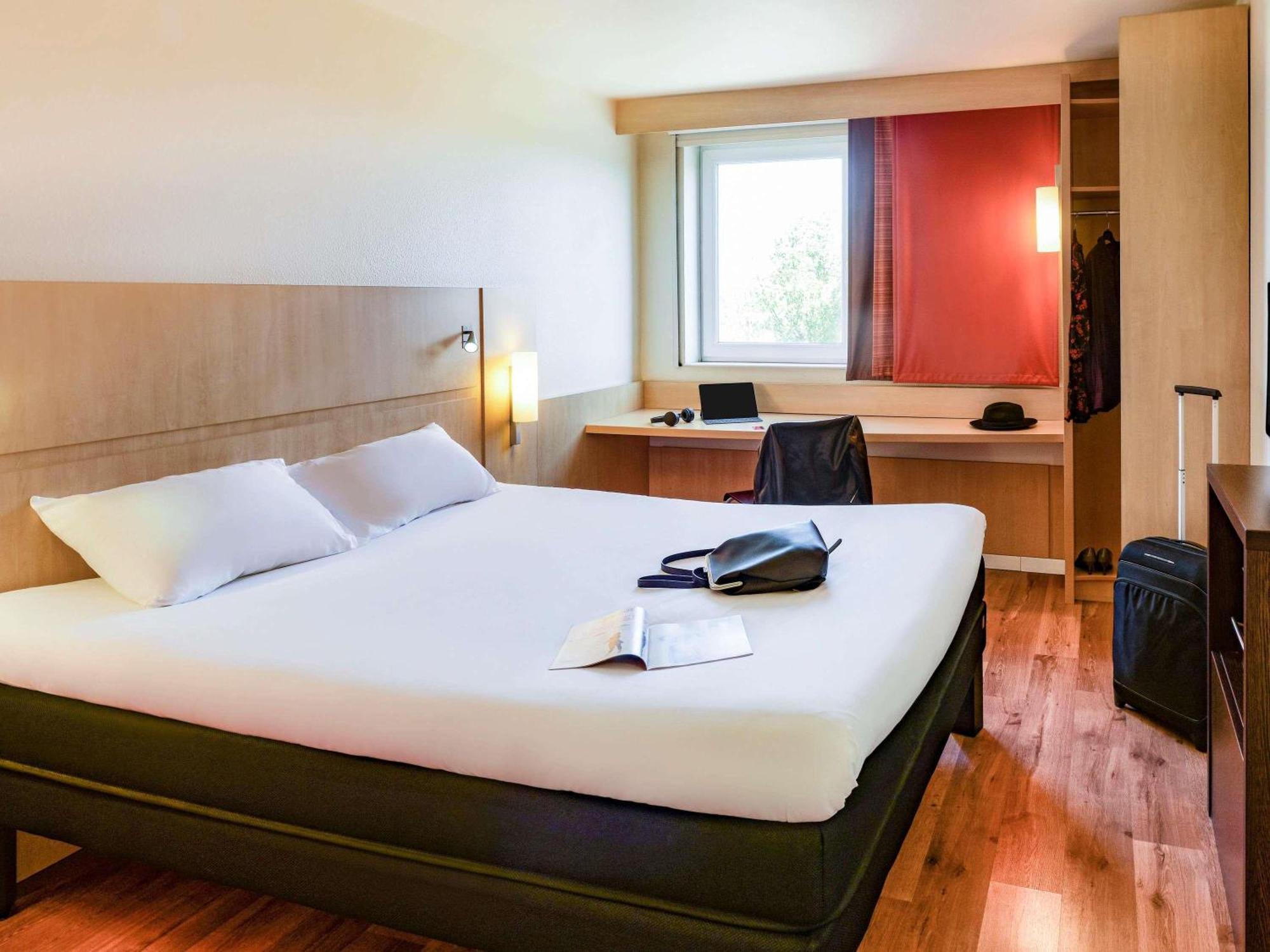 Ibis Clermont Ferrand Montferrand Hotel Exterior photo