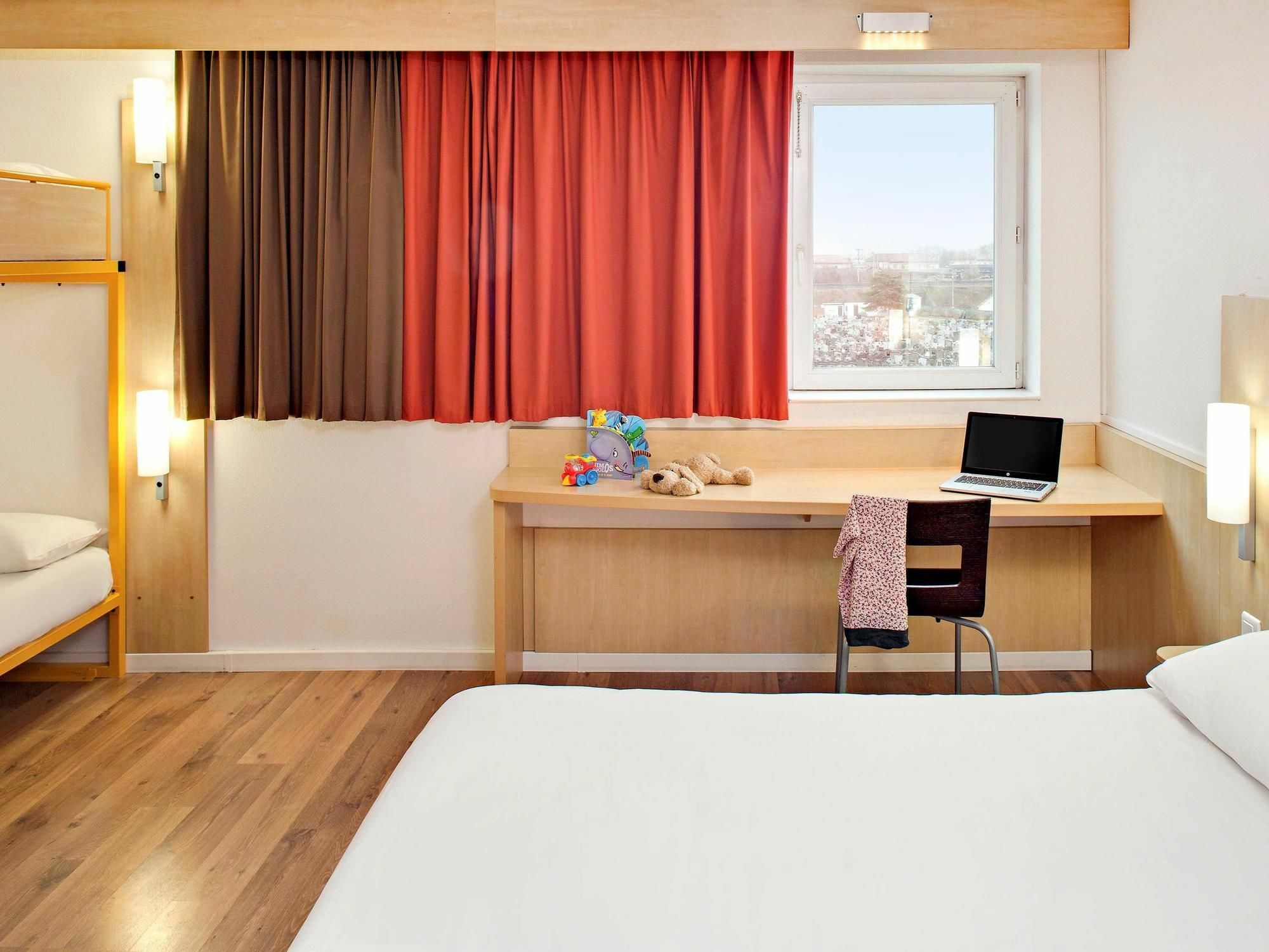 Ibis Clermont Ferrand Montferrand Hotel Exterior photo
